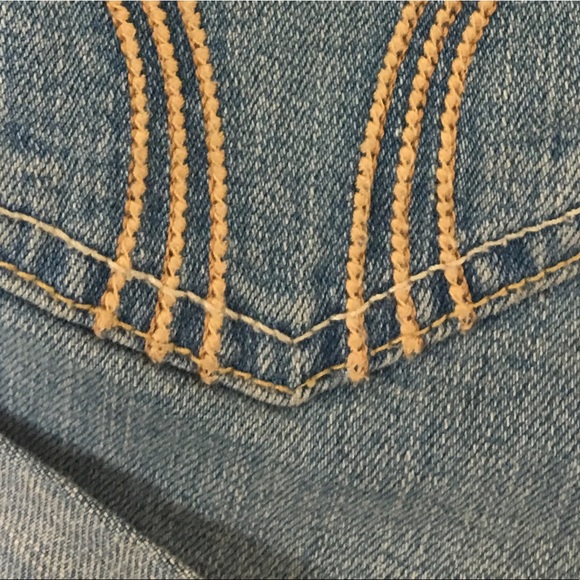 Hollister low rise Denim Shorts - Picture 3 of 4